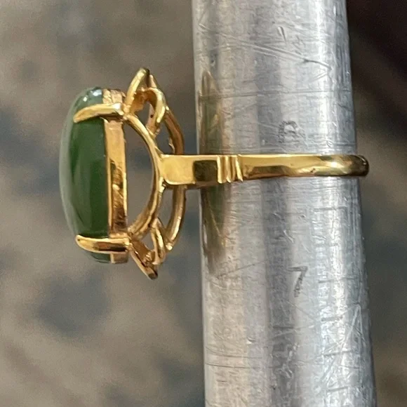 Nephrite jade color cabochon gold tone cocktail ring - Picture 7 of 11